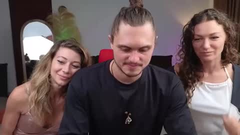   330 UTC2 girls   online show from 12.04.24