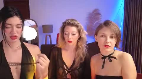   330 UTC2 girls   online show from 02.02.25