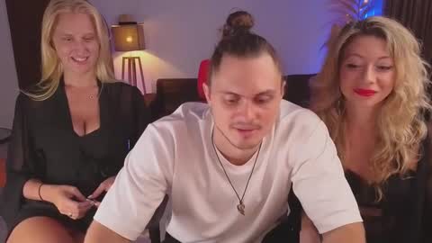   330 UTC2 girls   online show from 02.12.25