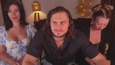   330 UTC2 girls   online show from 03.12.25