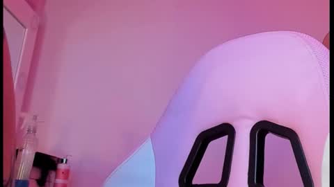 Snapshot of goddess_vee_ chatting on 10.27.25 vee online show from 10.27.25