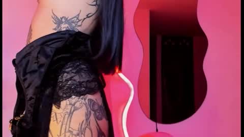 Snapshot of goddess_vee_ chatting on 10.30.25 vee online show from 10.30.25