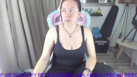 Snapshot of goddessjessica_roger chatting on 05.04.26 Goddess Jessica and slave Roger online show from 05.04.26