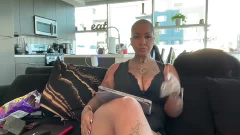 Snapshot of goddesskalitha chatting on 09.11.25 Goddess Kalitha online show from 09.11.25