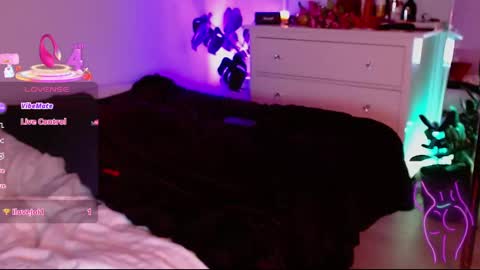 Victoria online show from 02.26.25