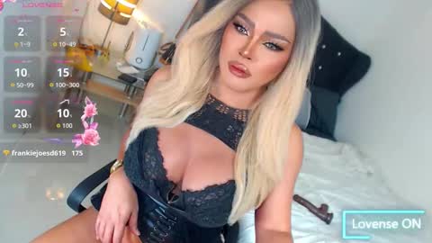 Miss Anna online show from 12.20.25