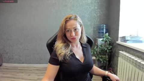 Snapshot of goddessssssssssss chatting on 06.11.26 goddessssssssssss online show from 06.11.26