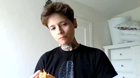 L online show from 03.10.25