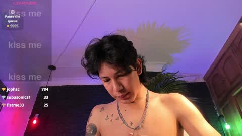 Snapshot of godly_huan chatting on 02.02.25 HUAN online show from 02.02.25