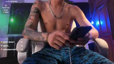 Snapshot of godly_huan chatting on 02.13.25 HUAN online show from 02.13.25