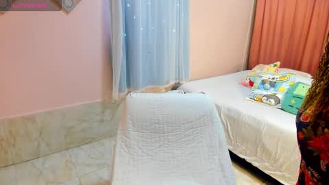 Snapshot of gold_curlscb chatting on 09.25.25 Mary online show from 09.25.25