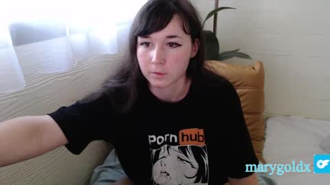 Snapshot of gold_mary_ chatting on 02.04.25 Mary online show from 02.04.25
