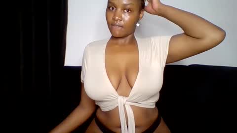 Snapshot of gold_peonies chatting on 11.21.25 chelsea online show from 11.21.25