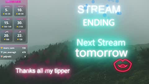 Snapshot of gold_starling chatting on 12.12.24 Bianca online show from 12.12.24