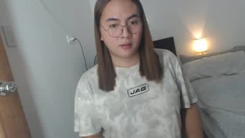 Snapshot of goldbella_ chatting on 12.17.24 bella online show from 12.17.24