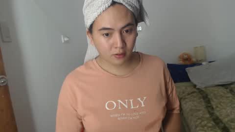 Snapshot of goldbella_ chatting on 02.10.25 bella online show from 02.10.25