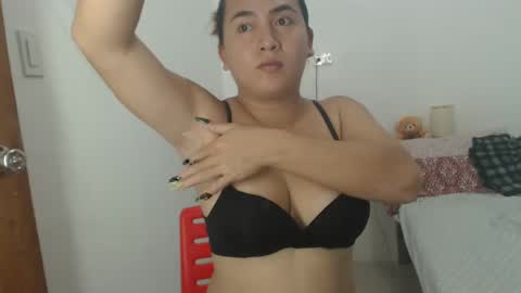 Snapshot of goldbella_ chatting on 03.07.25 bella online show from 03.07.25