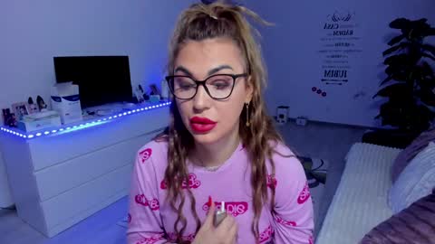 Nicole.. online show from 01.11.25