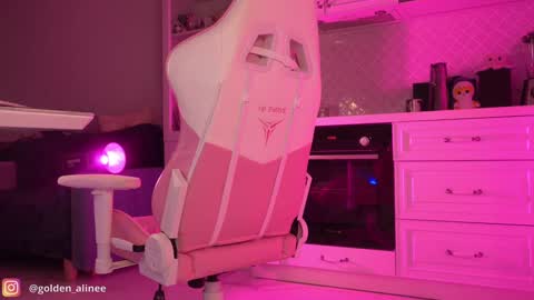 Snapshot of golden_alinee chatting on 01.23.25 Aline meow online show from 01.23.25