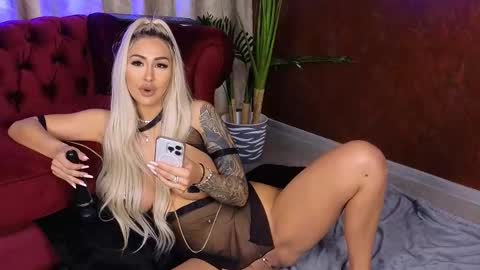 GoldenAmberX online show from 02.11.25