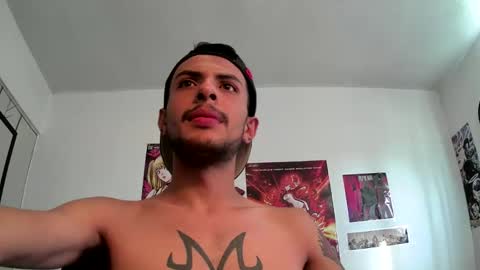 Snapshot of goldenflako chatting on 03.05.25 goldenflako online show from 03.05.25