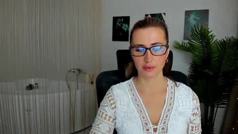 Olivia online show from 02.04.25