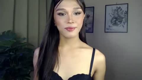 Lily is Gold online show from 04.18.26