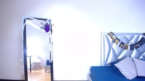 Snapshot of goldenn_ass1 chatting on 10.28.25 goldenn_ass1 online show from 10.28.25