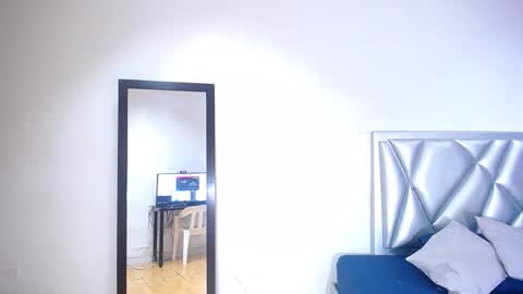 Snapshot of goldenn_ass1 chatting on 11.18.25 goldenn_ass1 online show from 11.18.25