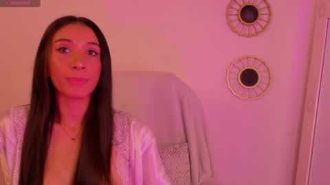 Snapshot of gorgeous_brunette chatting on 01.07.25 Rose online show from 01.07.25