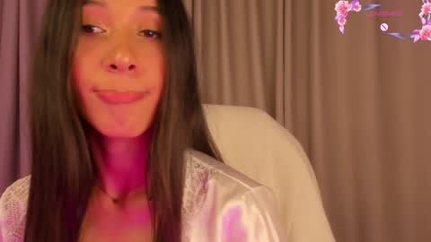 Snapshot of gorgeous_brunette chatting on 02.07.25 Rose online show from 02.07.25