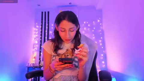 Snapshot of gorgeous_t chatting on 02.13.26 i am Jessi I love animals and drawing I hope to get along with everyone. XOXO online show from 02.13.26