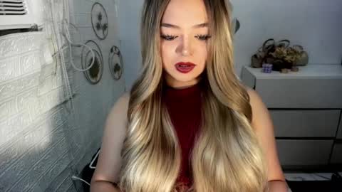Snapshot of gorgeousamandarose chatting on 09.19.25 Amanda rose online show from 09.19.25