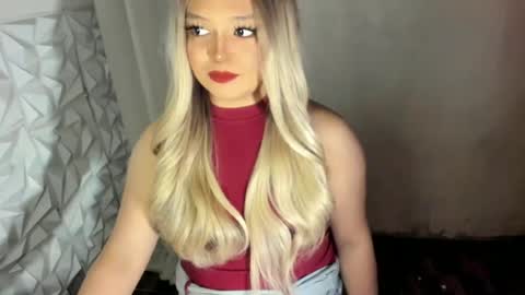 Snapshot of gorgeousamandarose chatting on 06.22.26 Amanda rose online show from 06.22.26