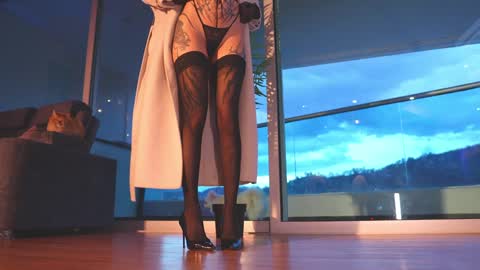 sophie  Special celebration a the beach 300k followers 3011 and 0112   online show from 03.08.25