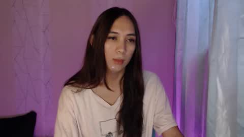 Snapshot of grace_for_youuu chatting on 11.17.25 HoneyGrace online show from 11.17.25