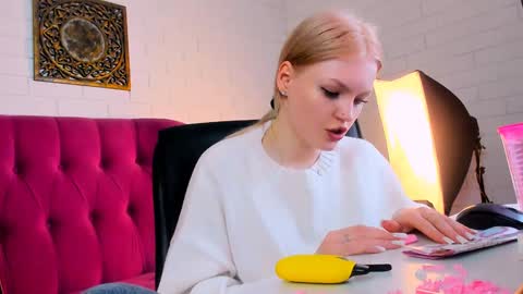 Grace Glamour online show from 01.13.25