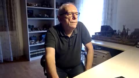 Snapshot of grandpach chatting on 02.23.25 grandpach online show from 02.23.25