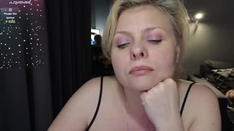 Snapshot of gray_swann chatting on 02.20.25 Ray online show from 02.20.25