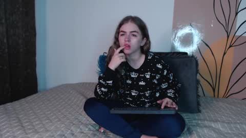 Snapshot of grecia_rouse chatting on 12.10.24  GRECIA  online show from 12.10.24