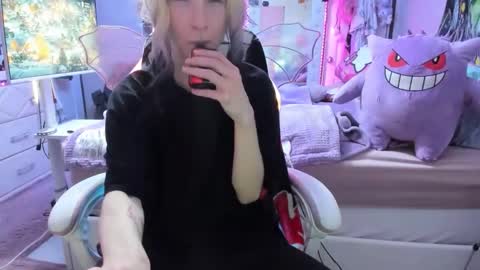 GreenEyedLovexo online show from 12.17.25