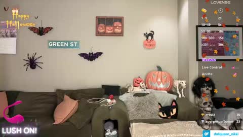 Snapshot of greenxxxqueen chatting on 09.27.25 SexQueen Nikki online show from 09.27.25