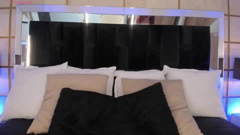 Greta Velvet  online show from 10.13.25