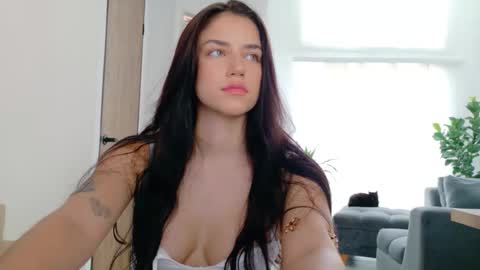 Snapshot of grettabenett_ chatting on 05.27.26 Gretta online show from 05.27.26
