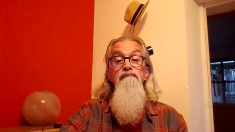 Snapshot of grybear60 chatting on 10.26.25 Grybear online show from 10.26.25