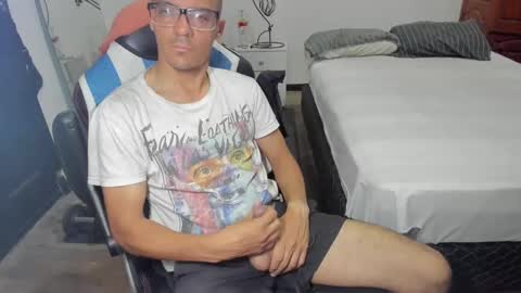 Snapshot of guachin_new chatting on 12.01.24 guachin_new online show from 12.01.24
