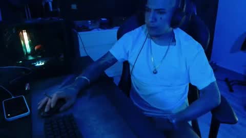 Snapshot of guayaco_ chatting on 10.26.25 Guayaco online show from 10.26.25