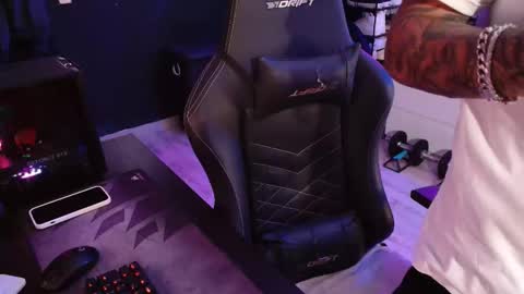 Snapshot of guayaco_ chatting on 02.13.26 Guayaco online show from 02.13.26