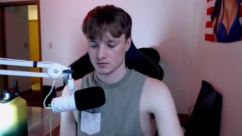 Snapshot of gucciboi4 chatting on 02.02.25 gucciboi4 online show from 02.02.25