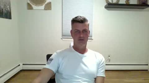 Snapshot of gudguy2025 chatting on 10.26.25 gudguy2025 online show from 10.26.25